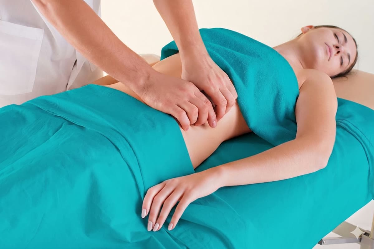Masaje post-operatorio abdominal — Clínica Pura Vida Valencia